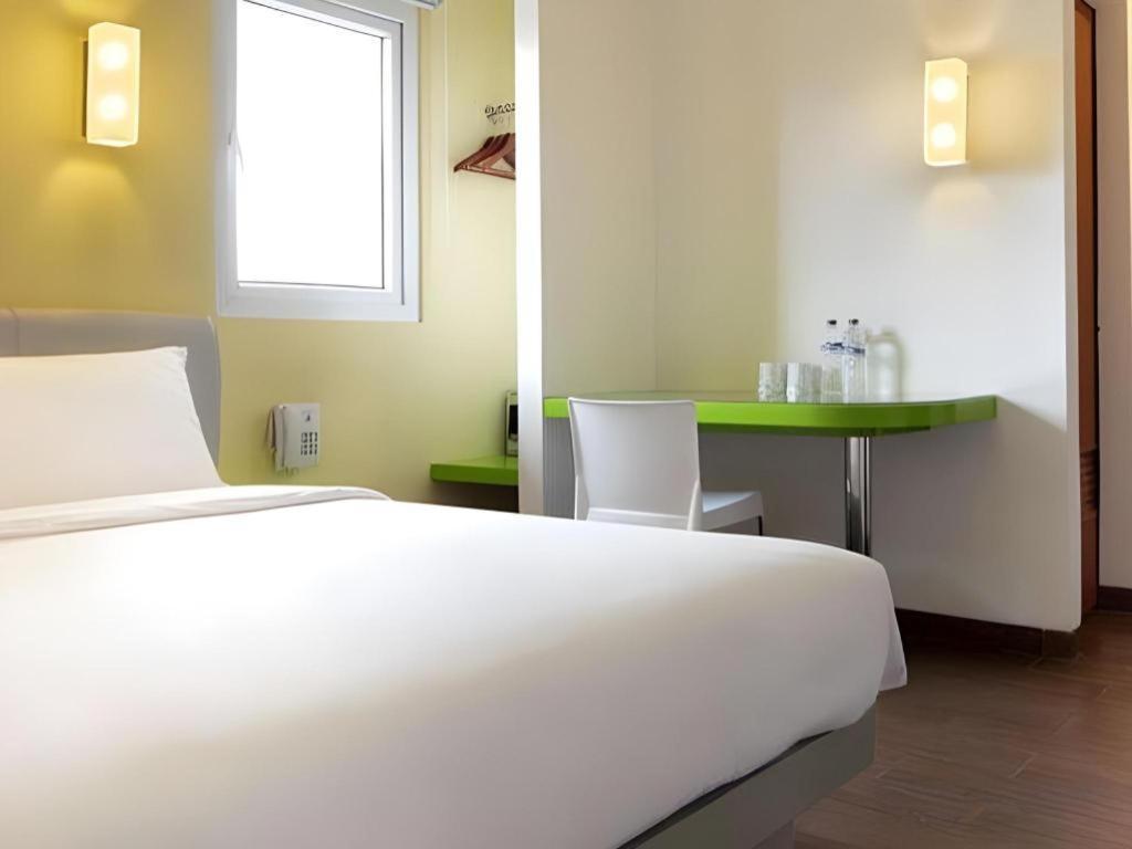 Amaris Hotel Mangga Besar Jacarta Exterior foto